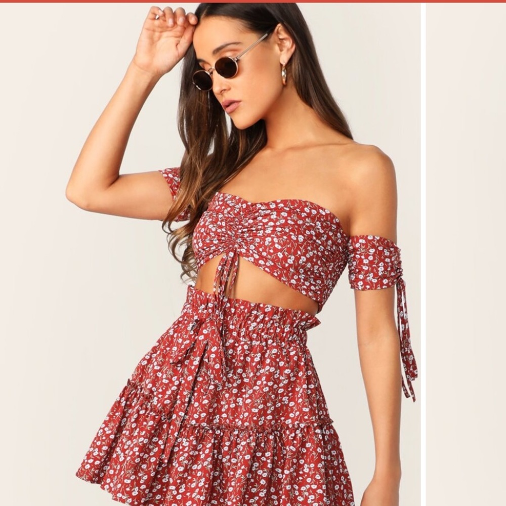 A floral set, great for summer dates!